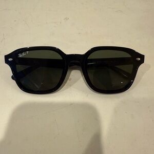 Ray-Ban Black Square Sunglasses – Classic Green Lenses